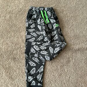 Nike youth large joggers